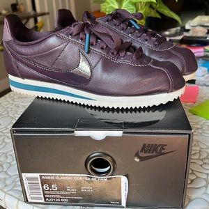 Womens Classic Cortez port wine & space blue